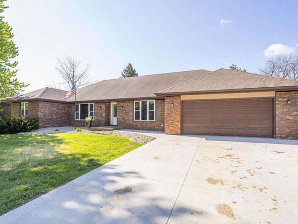 1320 Kahler Ct., Sheldon, IA 51201