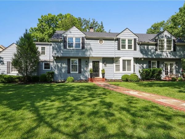6920 Edgevale Road, Kansas City, MO 64113