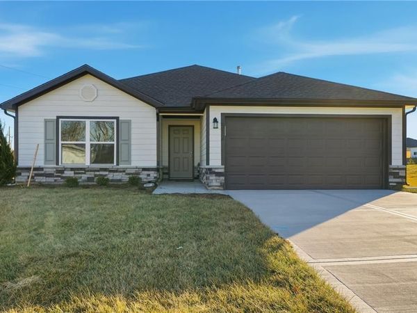 637 W Bluebird Street, Gardner, KS 66030