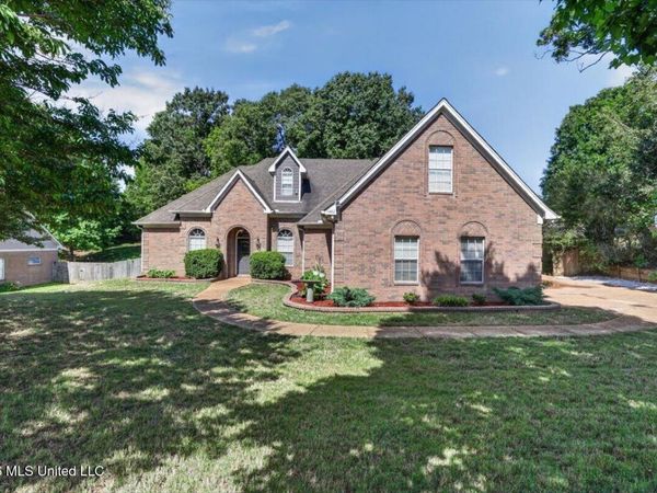 1461 Dogwood Hollow Drive, Nesbit, MS 38651