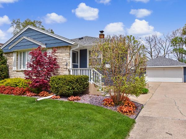 810 Carrington Ave, South Milwaukee, WI 53172