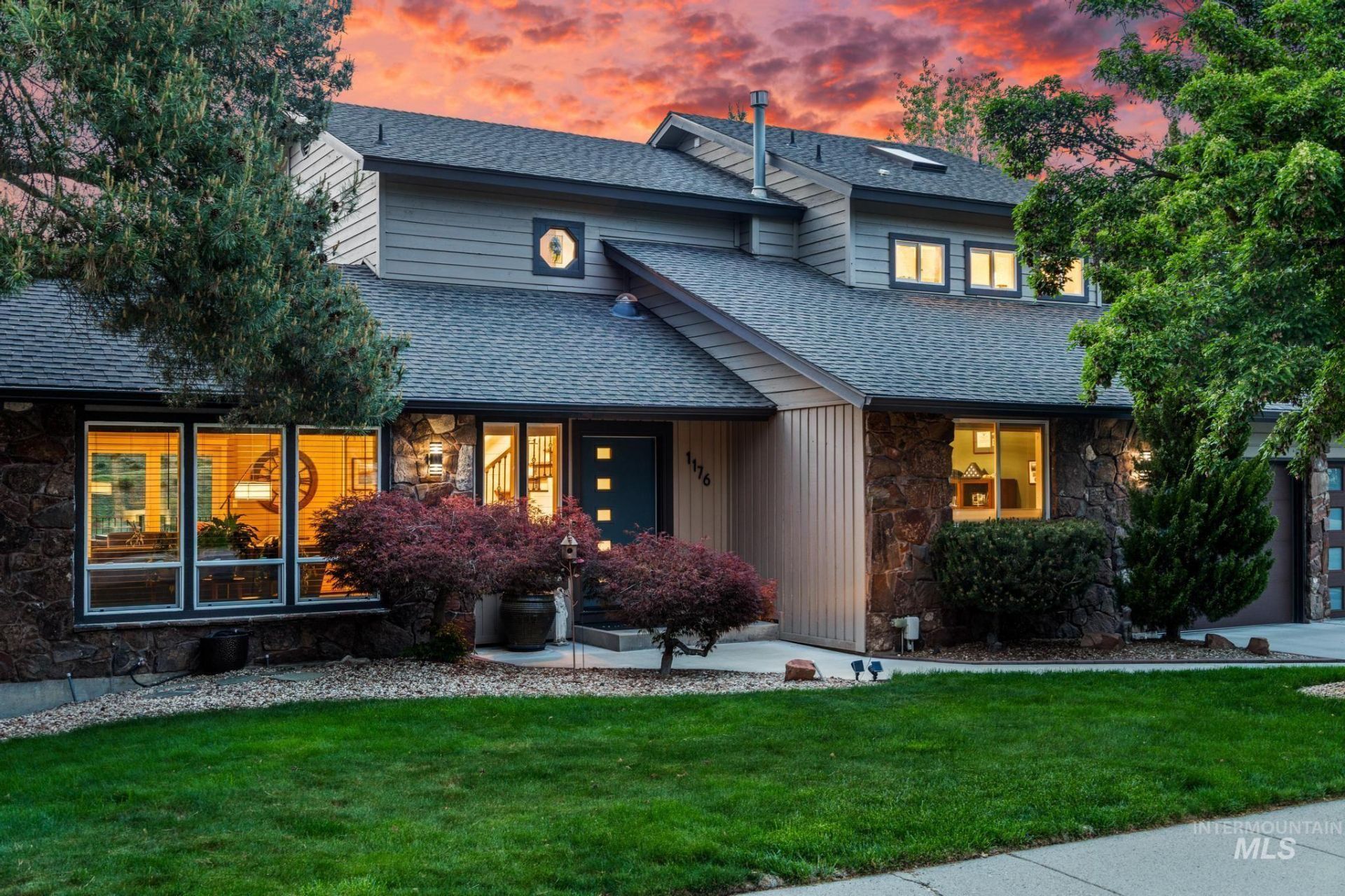 1176 E Harcourt Dr, Boise, ID 83702 Main Photo