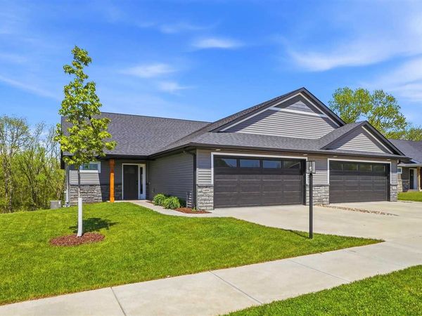 1408 Legend Dr, Tiffin, IA 52340