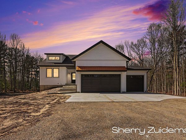16229 148th Avenue, Spring Lake, MI 49456