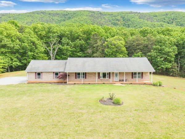 268 Sweetwater Bay DR , Penhook, VA 24137
