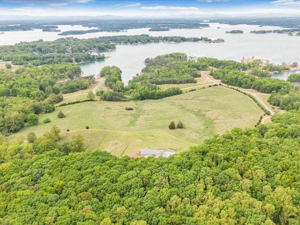 268 Sweetwater Bay DR, Penhook, VA 24137