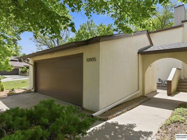 10905 Saratoga Plaza , Omaha, NE 68164