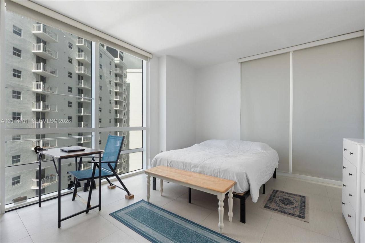 218 SE 14th St , Unit 2208, Miami, FL 33131 Photo