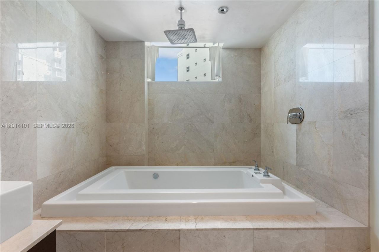 218 SE 14th St , Unit 2208, Miami, FL 33131 Photo