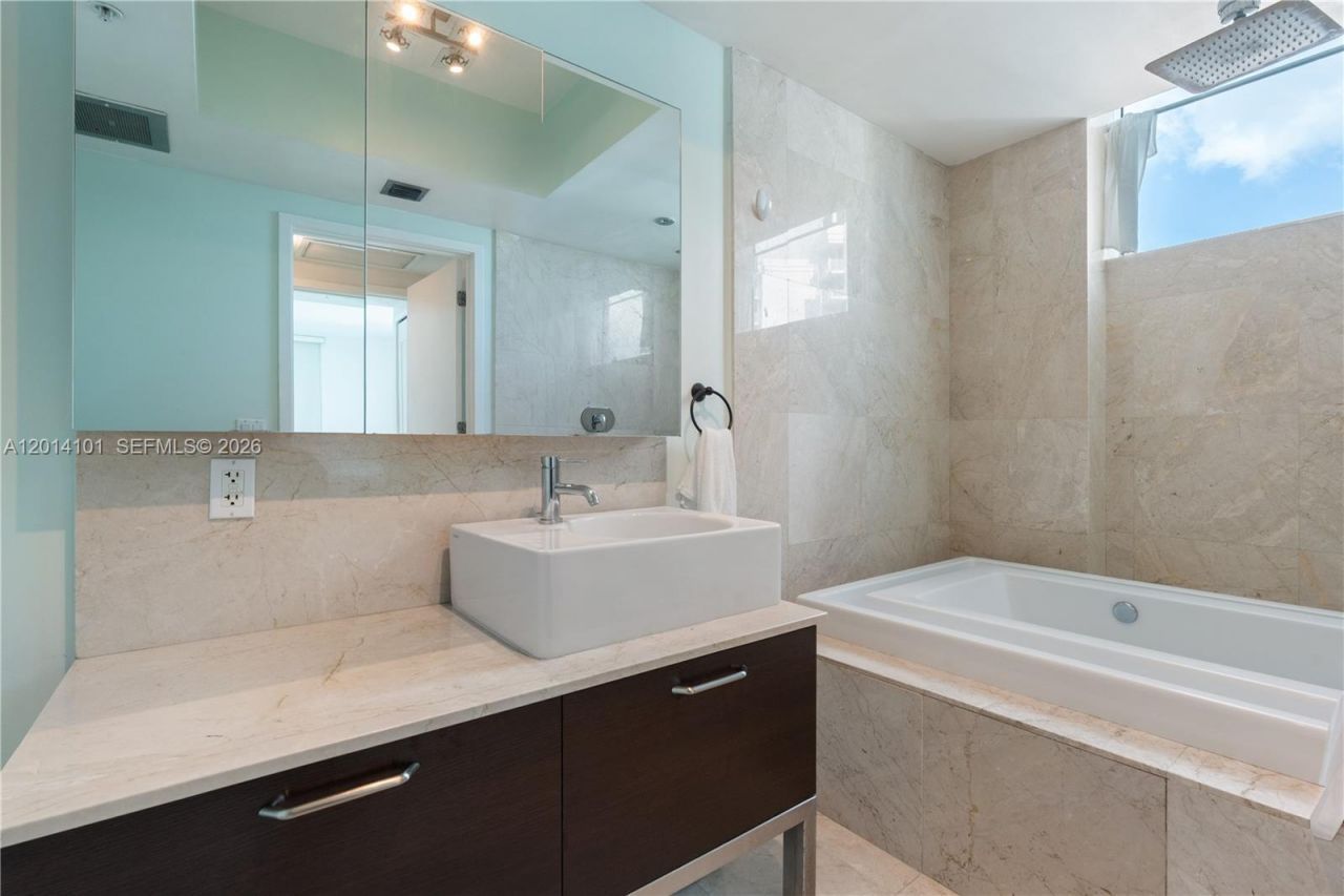 218 SE 14th St , Unit 2208, Miami, FL 33131 Photo