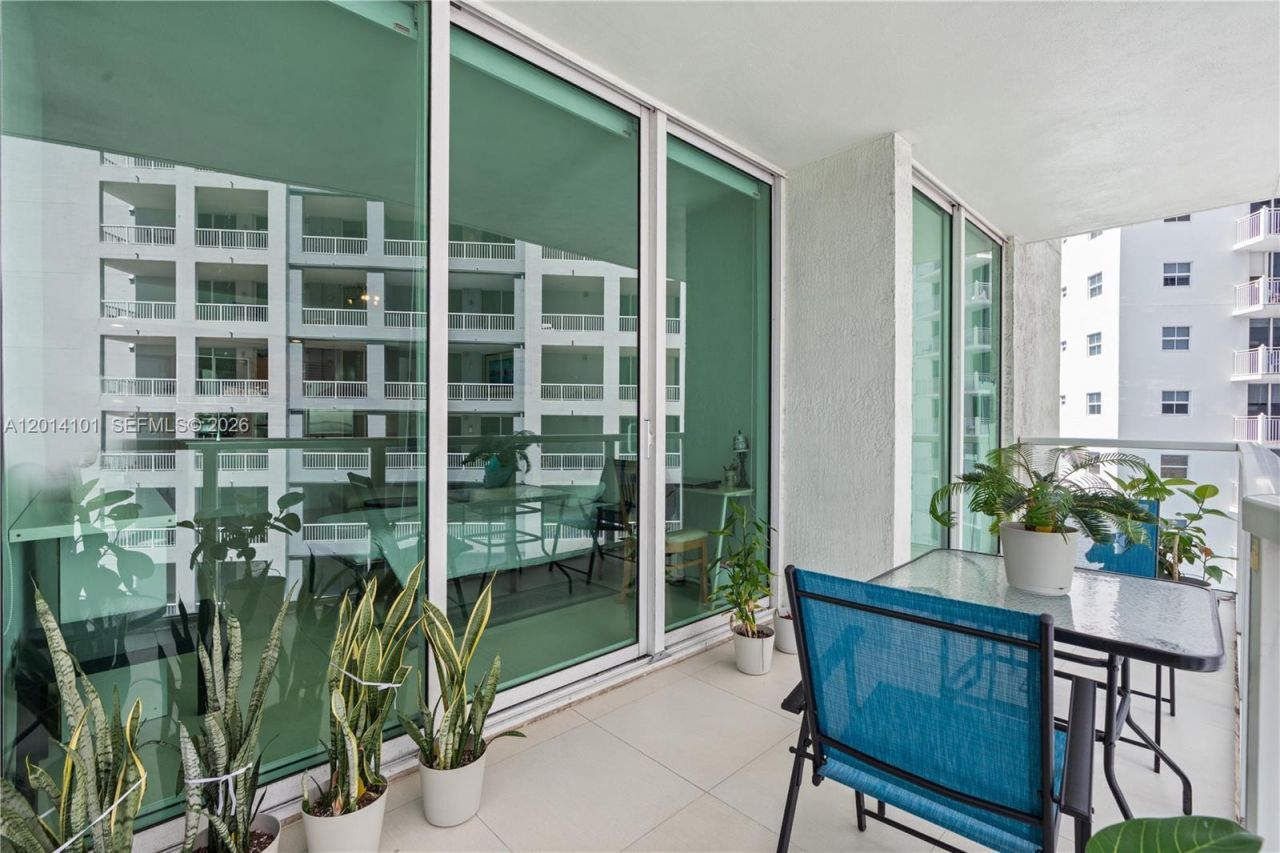 218 SE 14th St , Unit 2208, Miami, FL 33131 Photo
