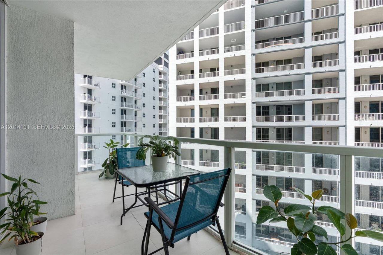 218 SE 14th St , Unit 2208, Miami, FL 33131 Photo