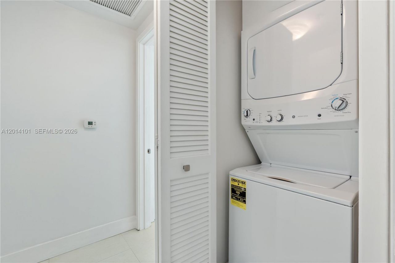 218 SE 14th St , Unit 2208, Miami, FL 33131 Photo
