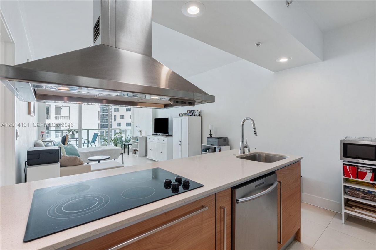 218 SE 14th St , Unit 2208, Miami, FL 33131 Photo