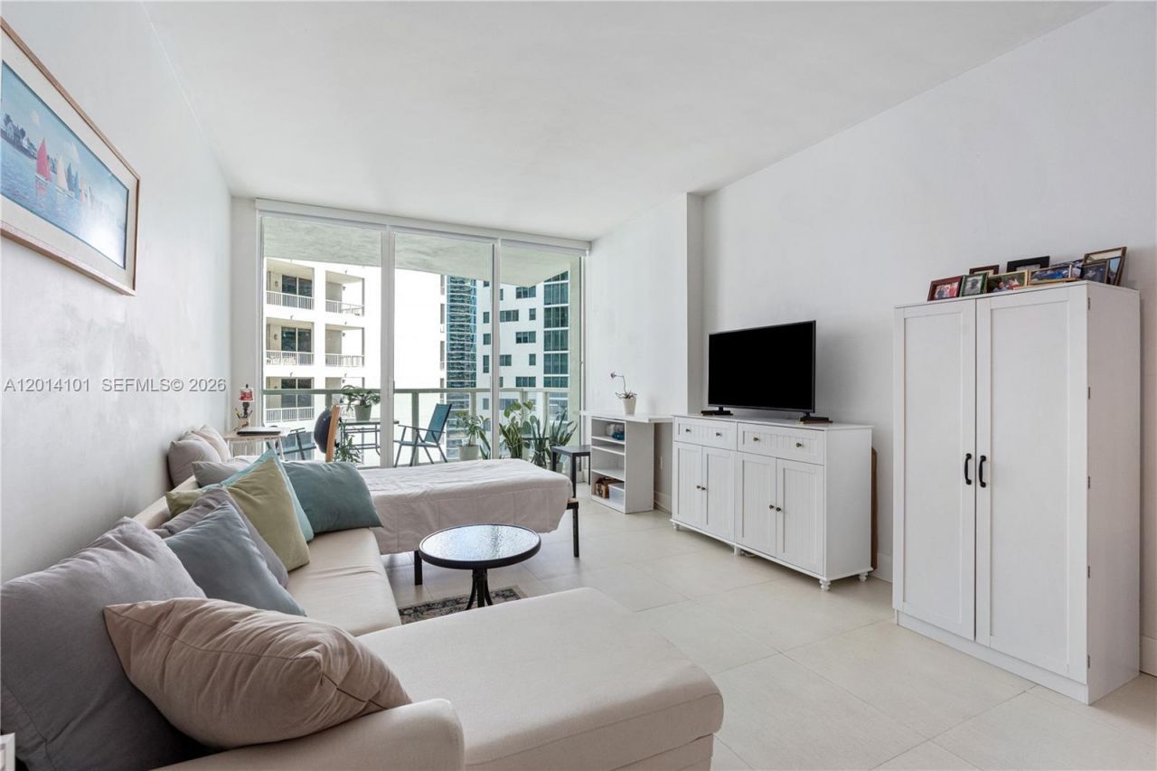 218 SE 14th St , Unit 2208, Miami, FL 33131 Photo