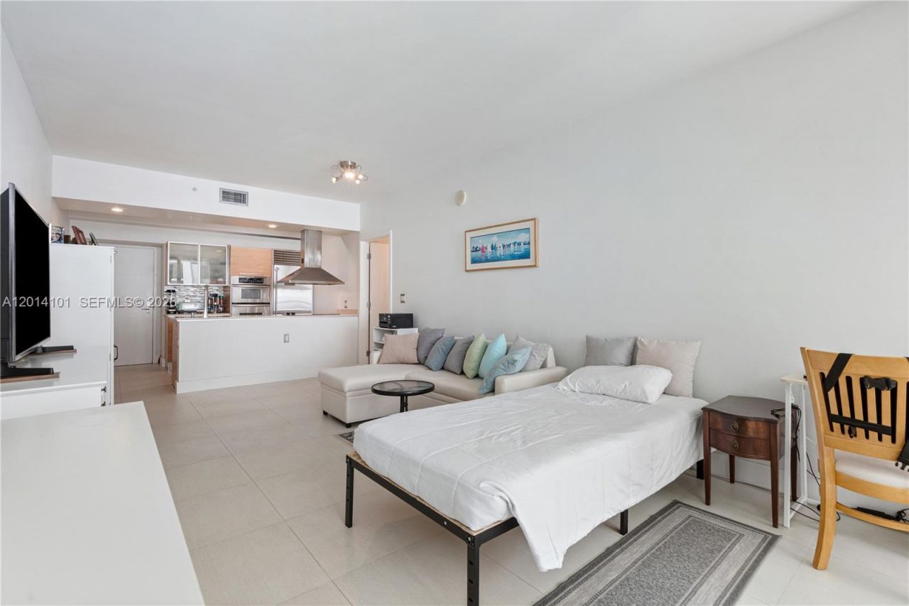 218 SE 14th St , Unit 2208, Miami, FL 33131 Photo