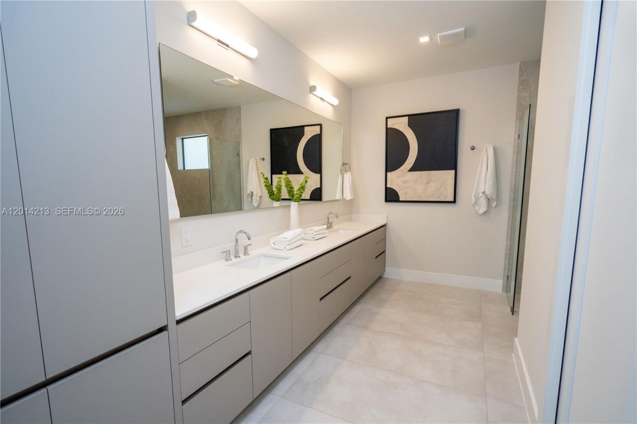 2745 SW 23 Ter , Miami, FL 33145 Photo