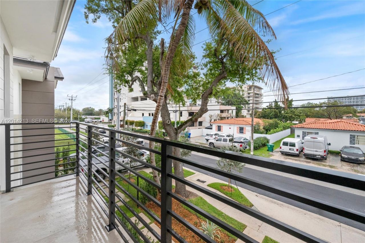 2745 SW 23 Ter , Miami, FL 33145 Photo
