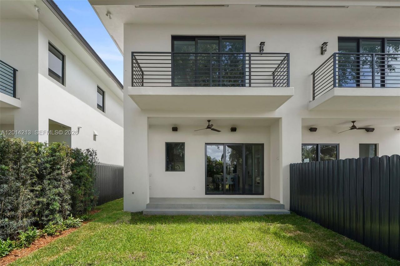 2745 SW 23 Ter , Miami, FL 33145 Photo