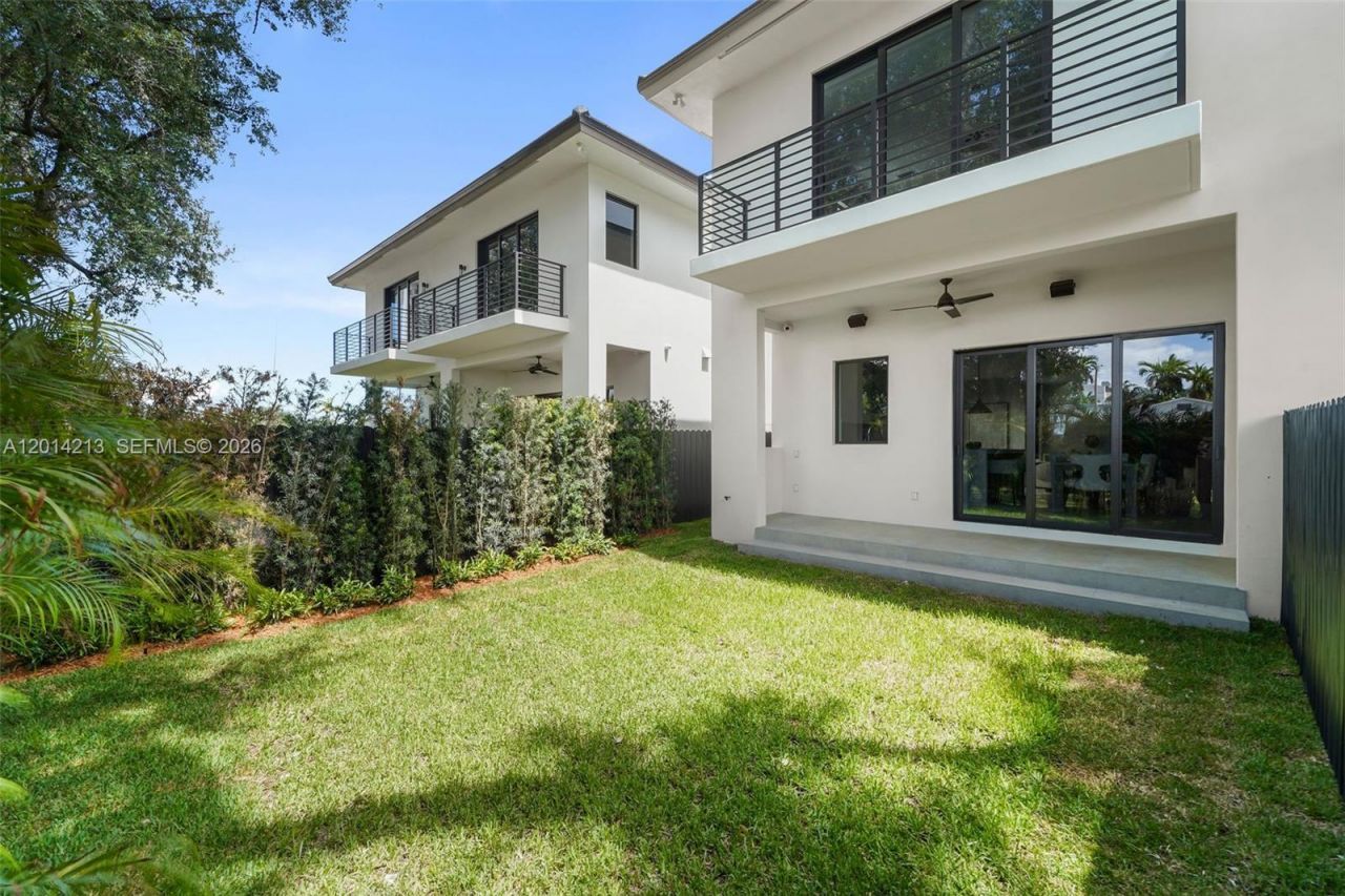 2745 SW 23 Ter , Miami, FL 33145 Photo