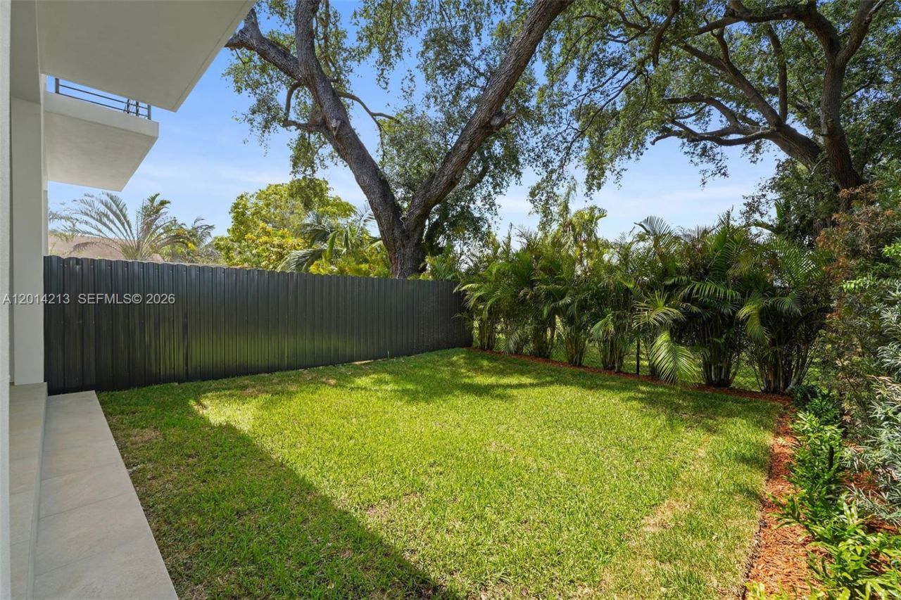 2745 SW 23 Ter , Miami, FL 33145 Photo