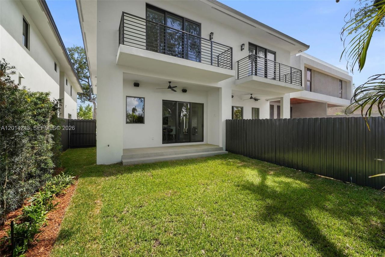 2745 SW 23 Ter , Miami, FL 33145 Photo