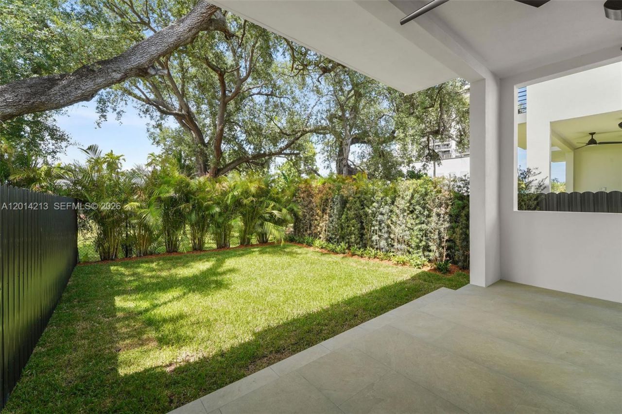 2745 SW 23 Ter , Miami, FL 33145 Photo