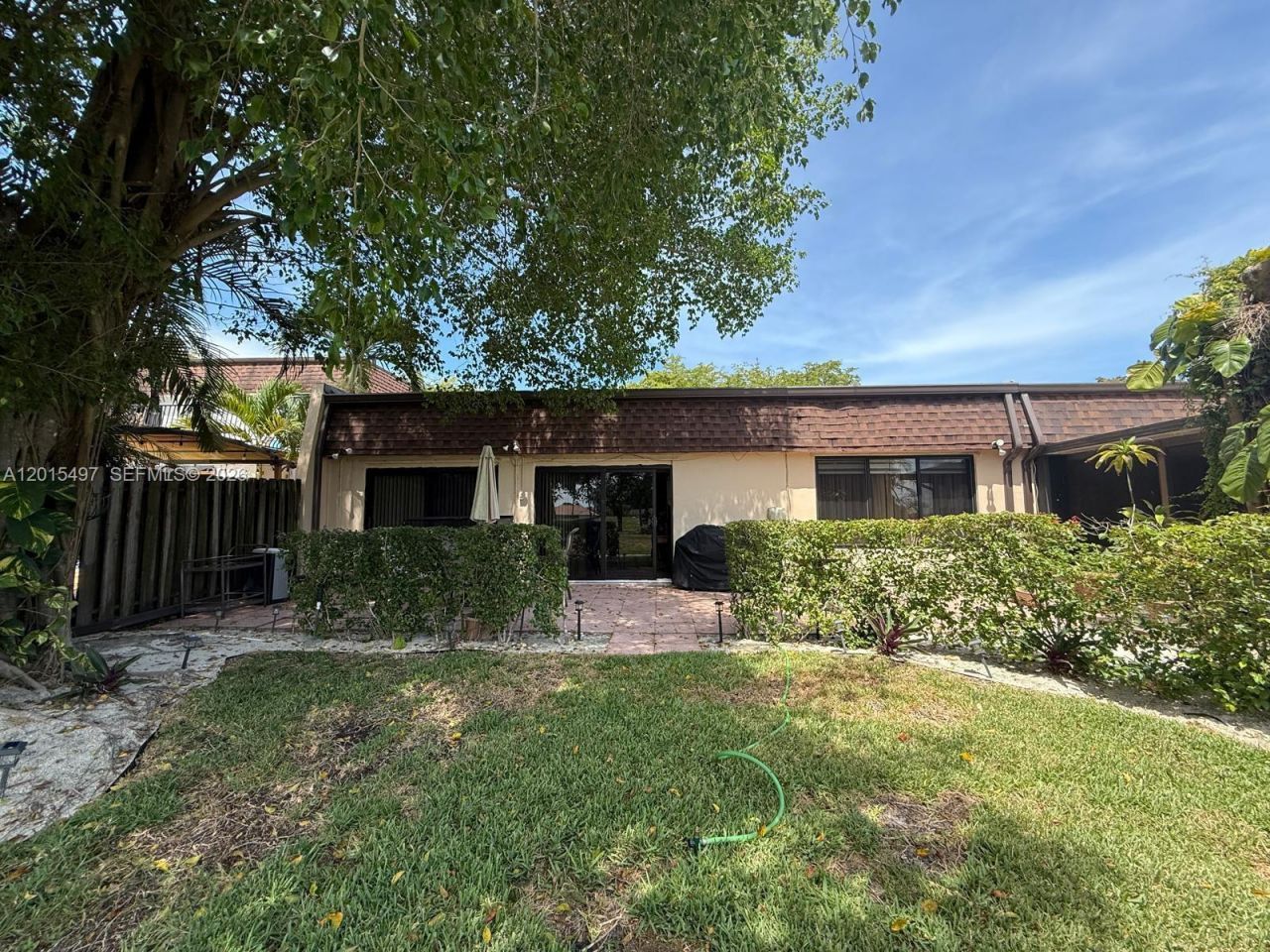 19300 W Lake Dr, Hialeah, FL 33015 Photo