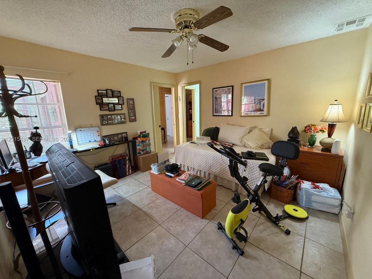 19300 W Lake Dr, Hialeah, FL 33015 Photo
