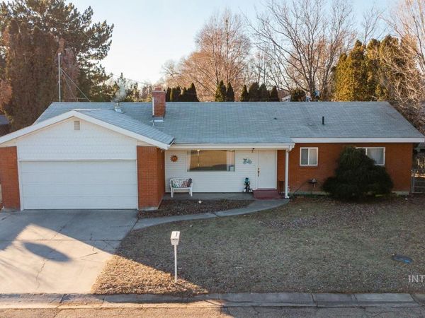 819 Briarwood Dr, Nampa, ID 83651