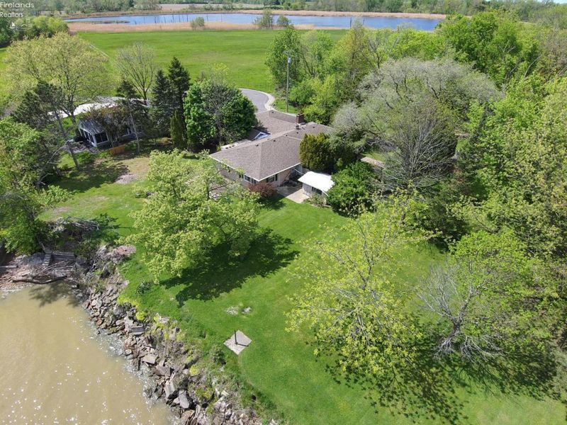 2426 E Schiewe Road, Port Clinton, OH 43452 Photo 4