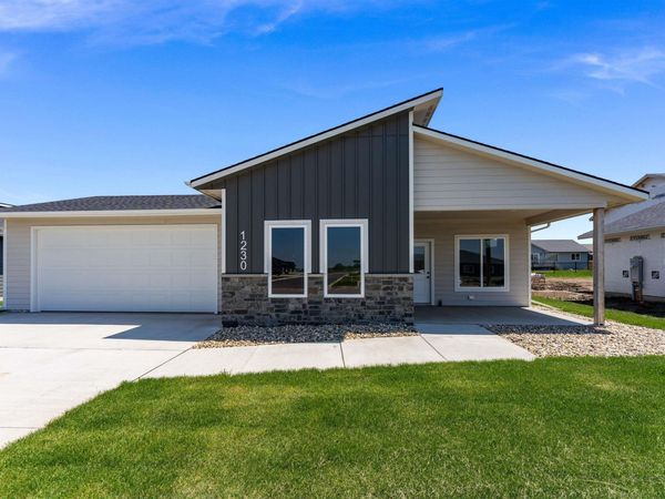 1230 N Titan St, Tea, SD 57064