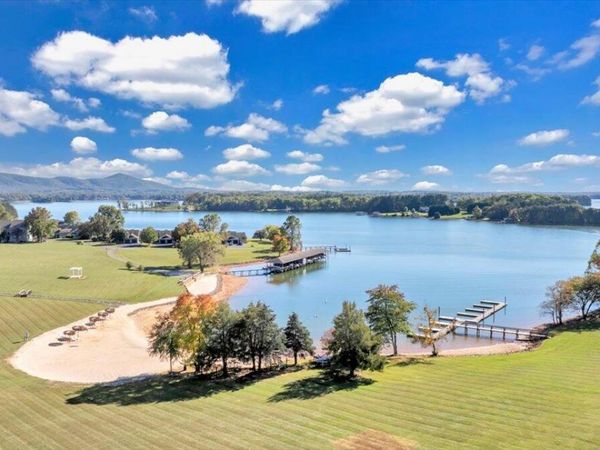 120 Sailors Cove DR, UNIT 1308, Moneta, VA 24121