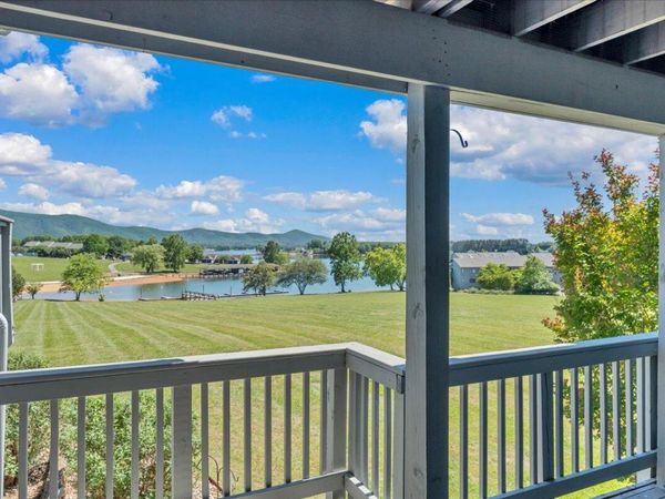 120 Sailors Cove DR, UNIT 1308, Moneta, VA 24121