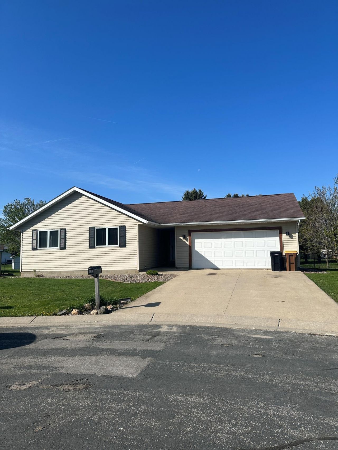 100 Capelle Street , Spring Valley, MN 55975