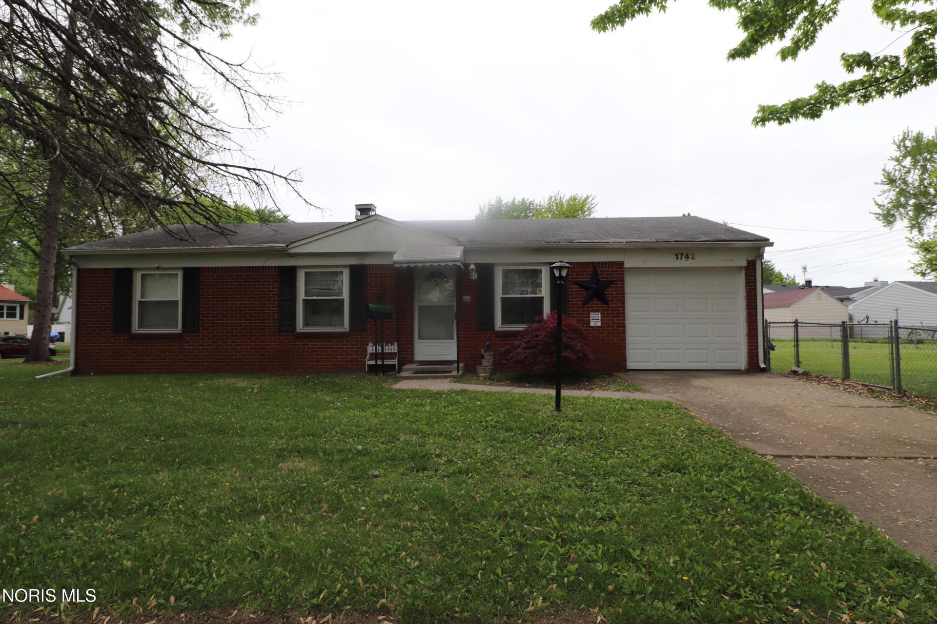 1742 E Benwick Road, Toledo, OH 43613 Main Photo