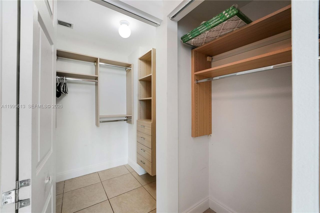 2000 N Bayshore Dr , Unit 702, Miami, FL 33137 Photo