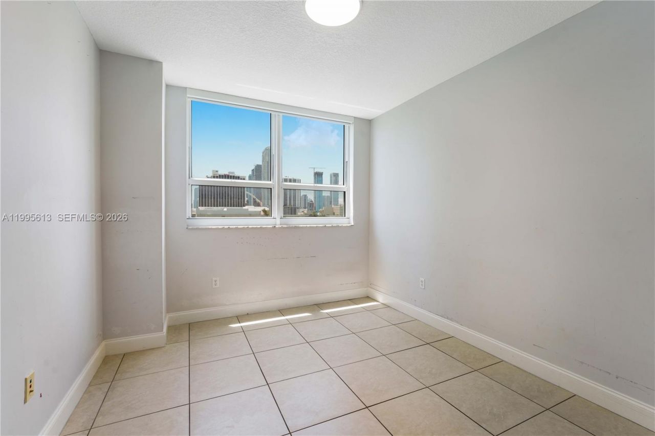 2000 N Bayshore Dr , Unit 702, Miami, FL 33137 Photo