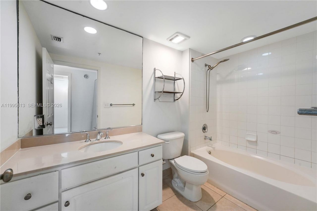 2000 N Bayshore Dr , Unit 702, Miami, FL 33137 Photo
