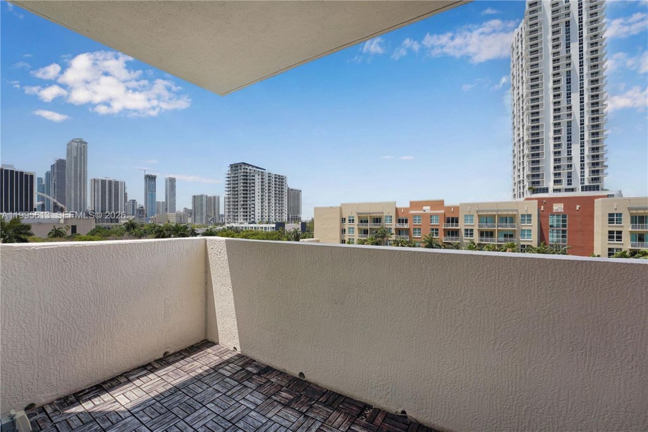 2000 N Bayshore Dr , Unit 702, Miami, FL 33137 Photo