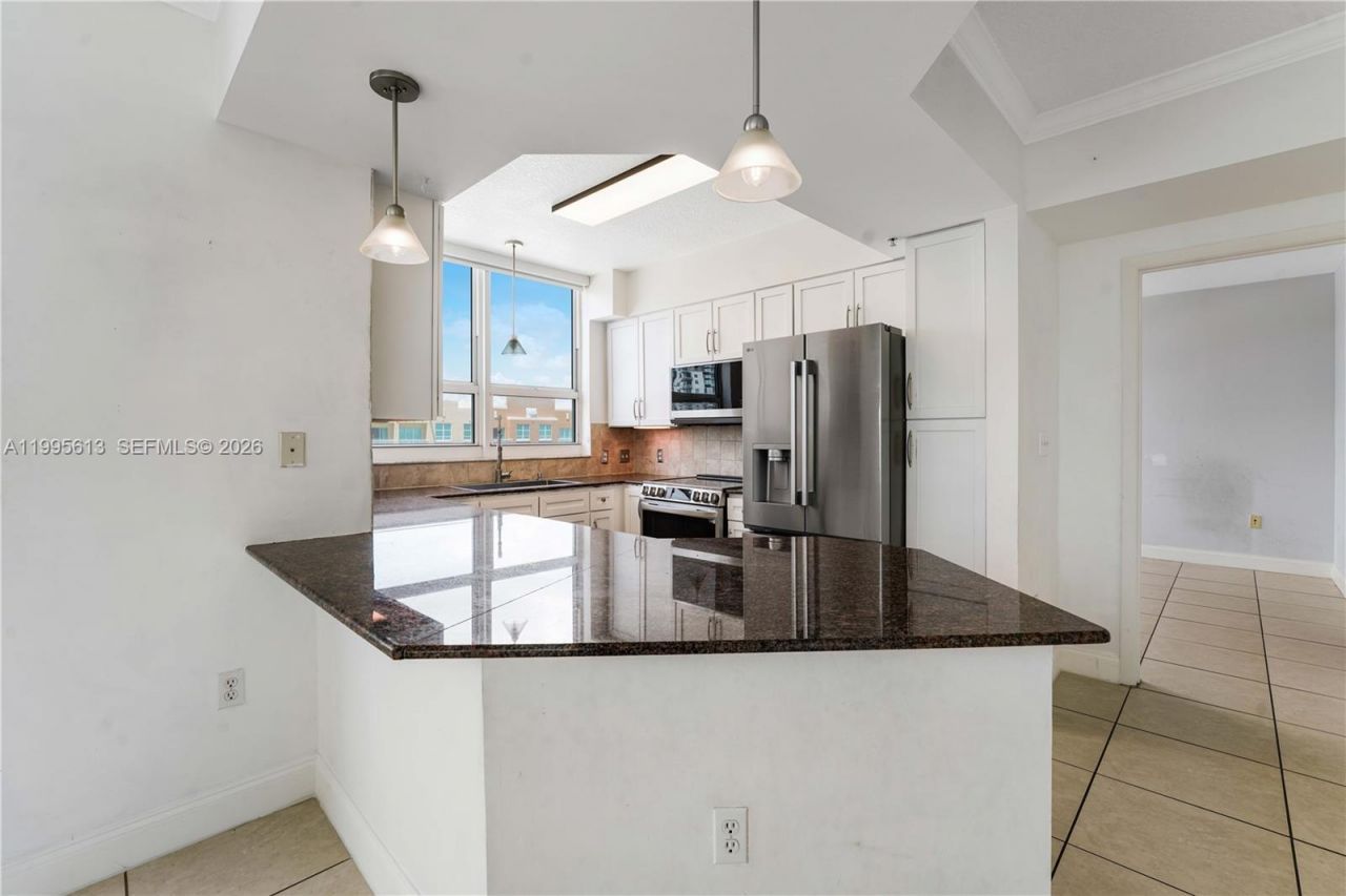 2000 N Bayshore Dr , Unit 702, Miami, FL 33137 Photo
