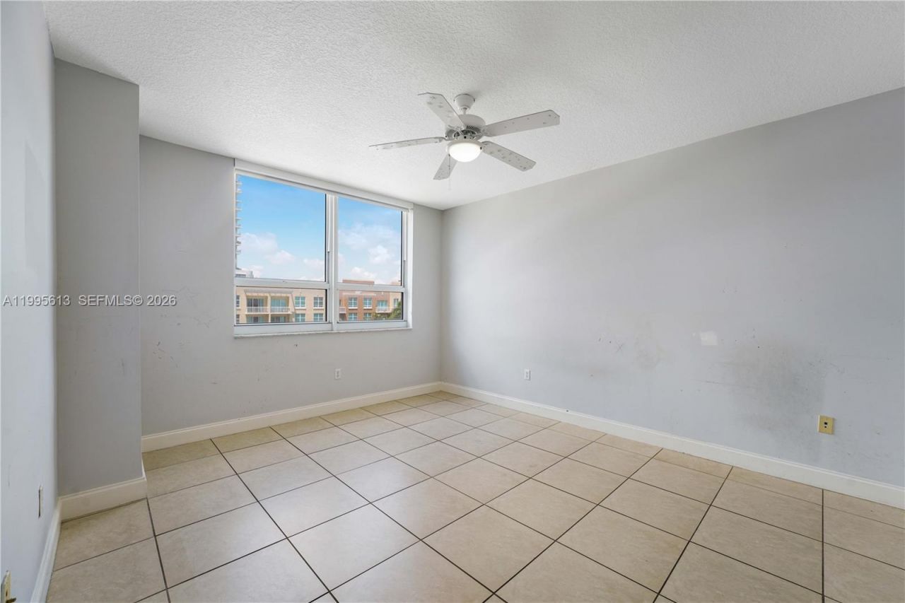 2000 N Bayshore Dr , Unit 702, Miami, FL 33137 Photo