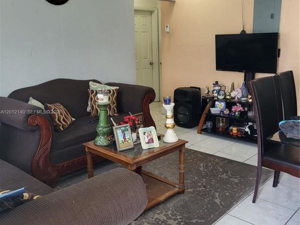 1886 NW 51st St , Miami, FL 33142