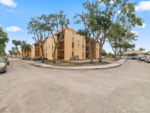 525 W 69th St , Unit 306, Hialeah, FL 33014