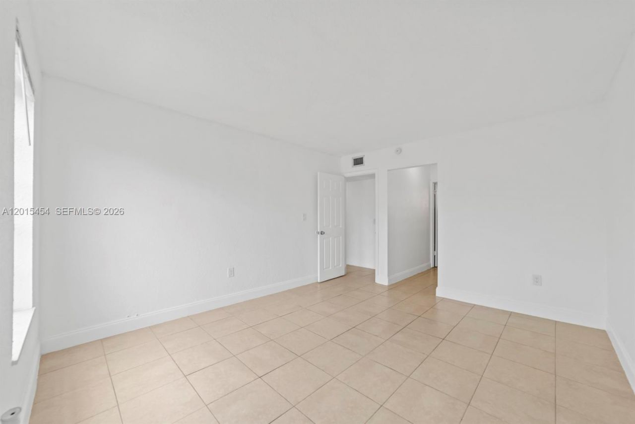 525 W 69th St , Unit 306, Hialeah, FL 33014 Photo