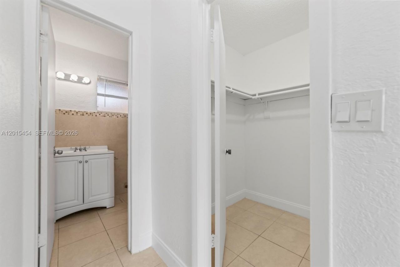 525 W 69th St , Unit 306, Hialeah, FL 33014 Photo