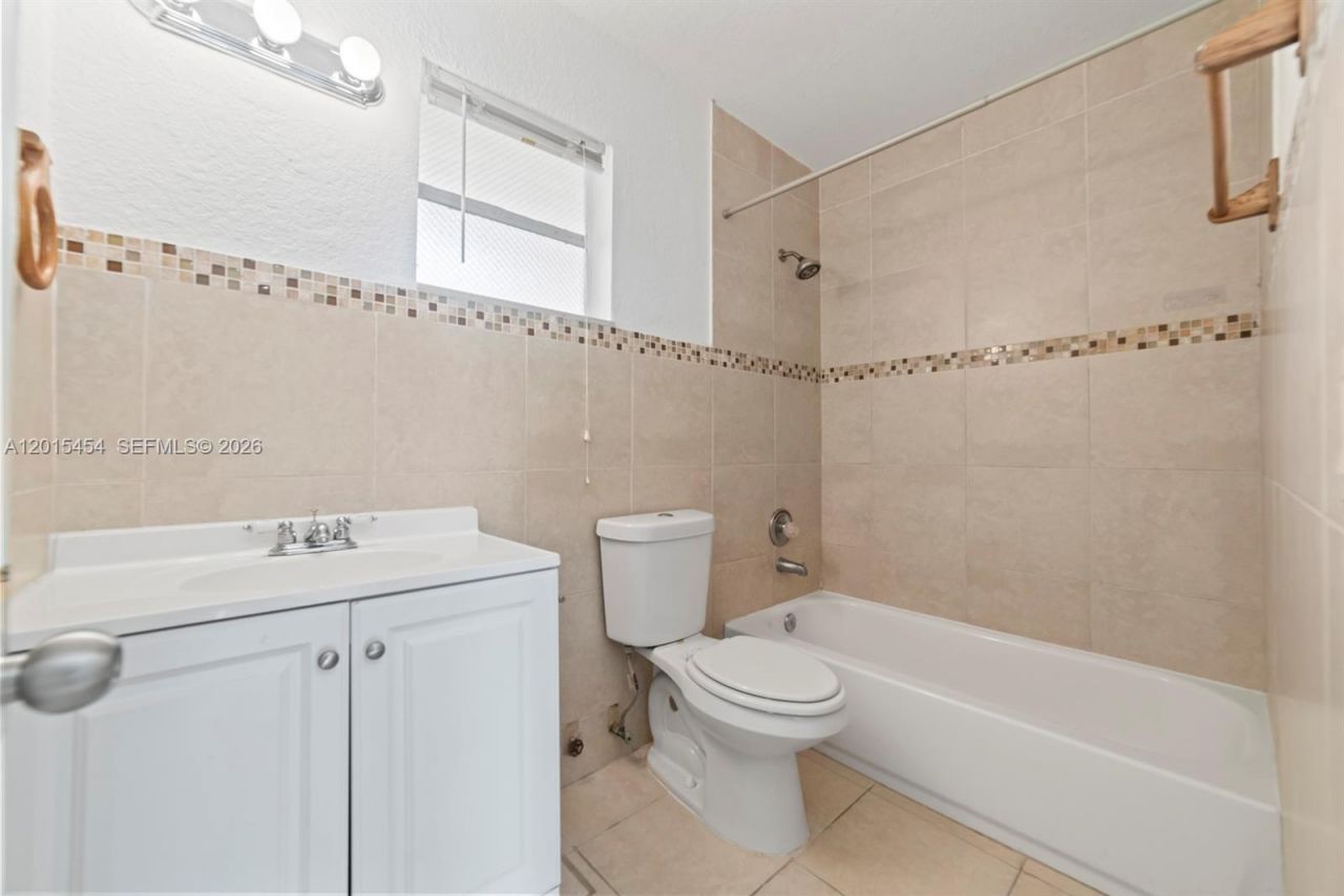525 W 69th St , Unit 306, Hialeah, FL 33014 Photo