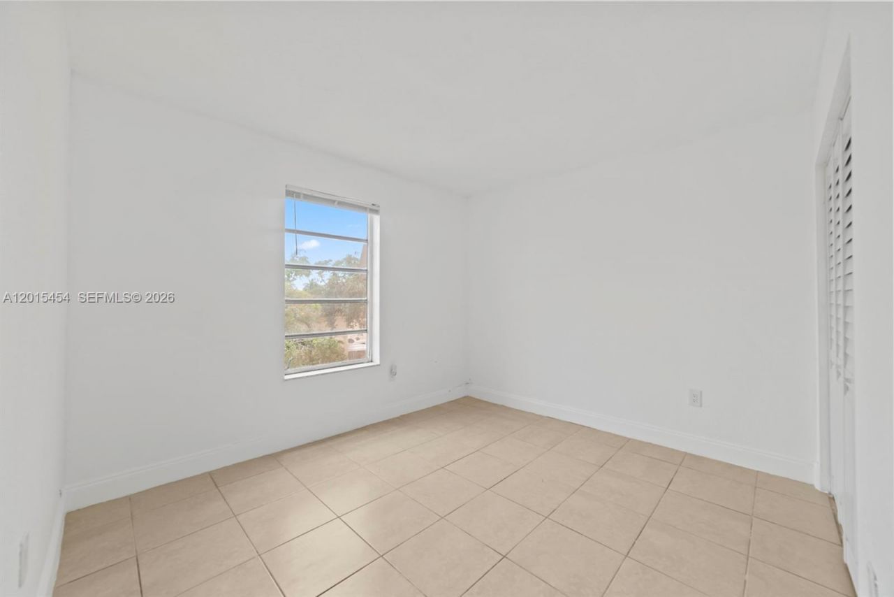 525 W 69th St , Unit 306, Hialeah, FL 33014 Photo