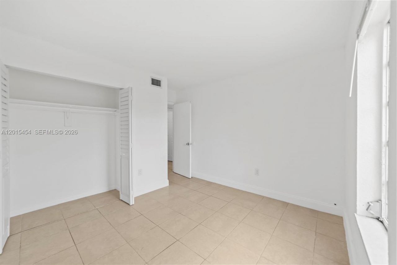 525 W 69th St , Unit 306, Hialeah, FL 33014 Photo