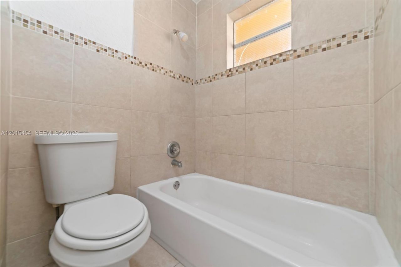 525 W 69th St , Unit 306, Hialeah, FL 33014 Photo